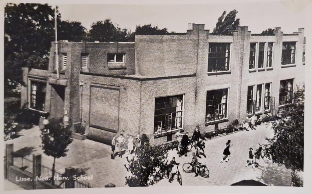 Fotokaart Lisse - Ned. Herv. School, Ophalen of Verzenden, Gelopen, Zuid-Holland