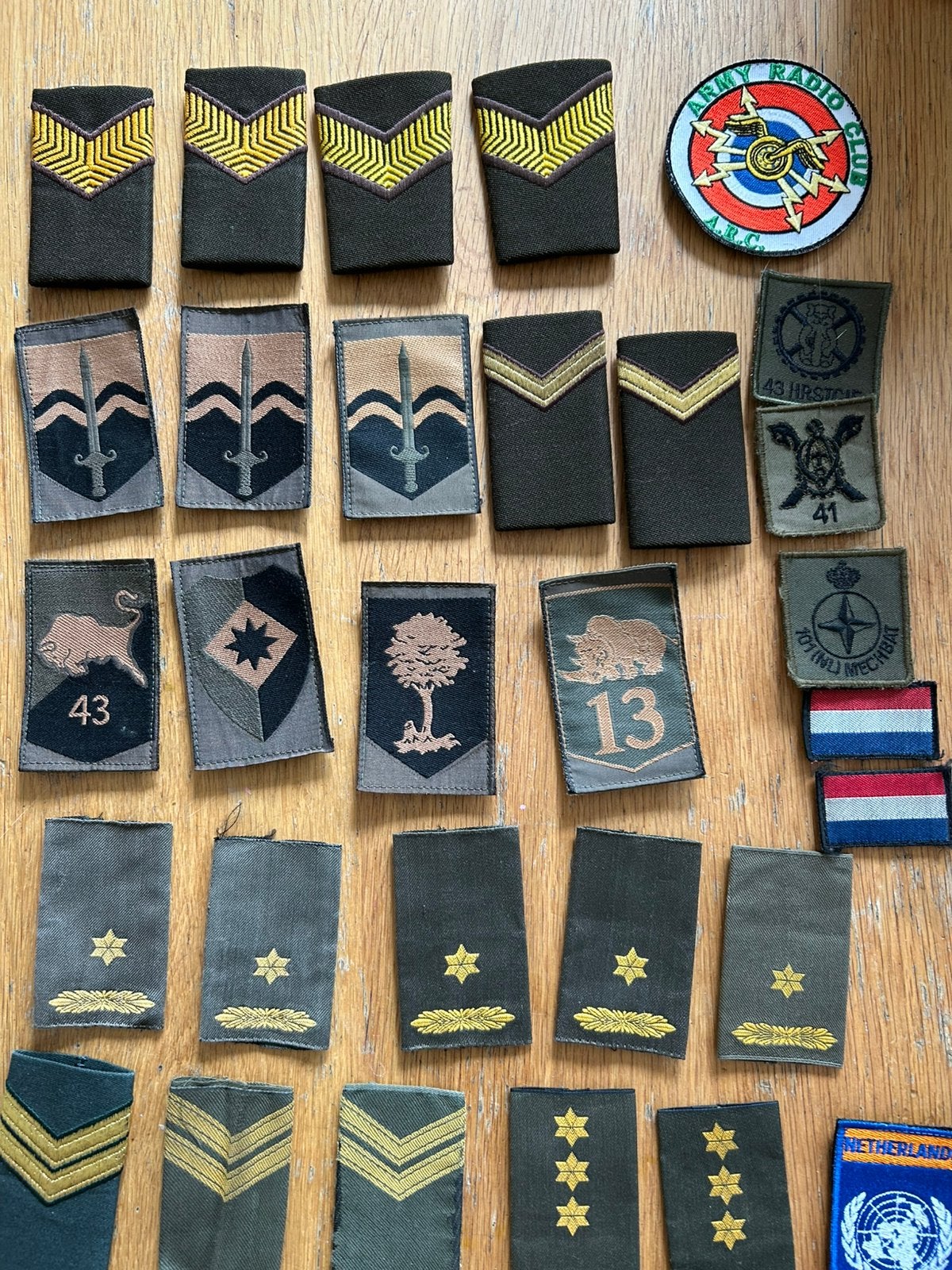 Leger patches,rangen,sjaal en verschillende leger spullen, Ophalen of Verzenden, Landmacht, Nederland, Embleem of Badge