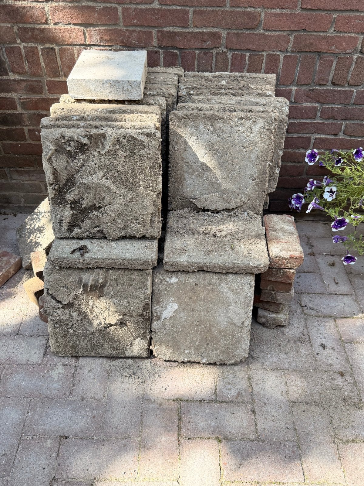 30x30 tegels gratis af te halen (ca. 50 stuks), Ophalen, Gebruikt, 5 tot 10 m², Beton
