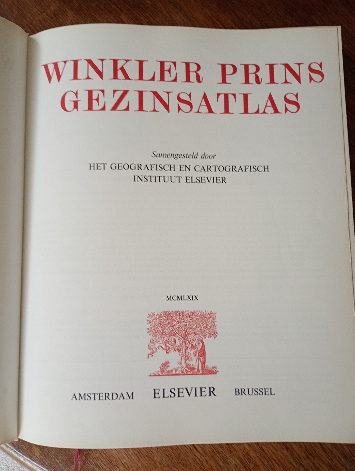 Winkler Prins Gezinsatlas - Elsevier MCMXLIX (1949), Boeken, Atlassen en Landkaarten, Gelezen, Overige atlassen, Het Geografisch en Cartografisch Instituut Elsevier