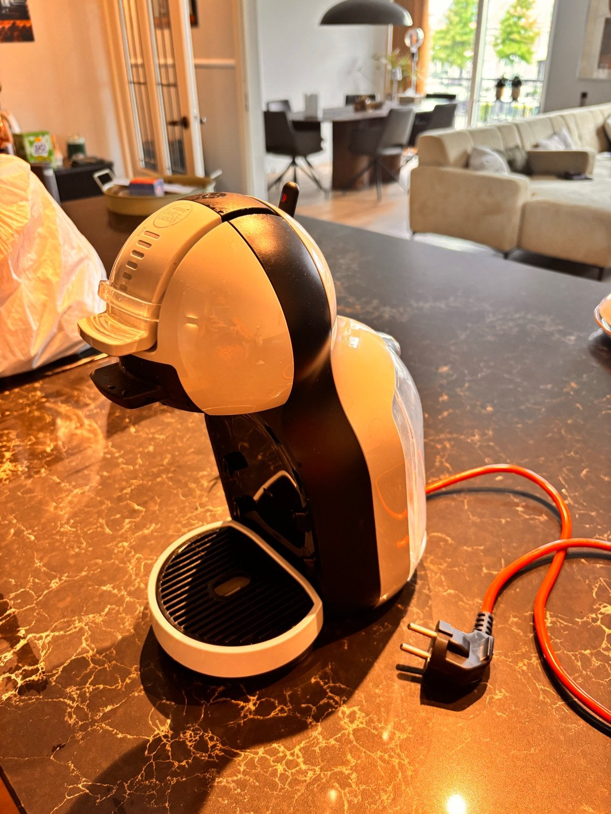 Krups Dolce Gusto koffiezetapparaat met veel cups, Ophalen, Gebruikt, Koffiemachine, Koffiepads en cups