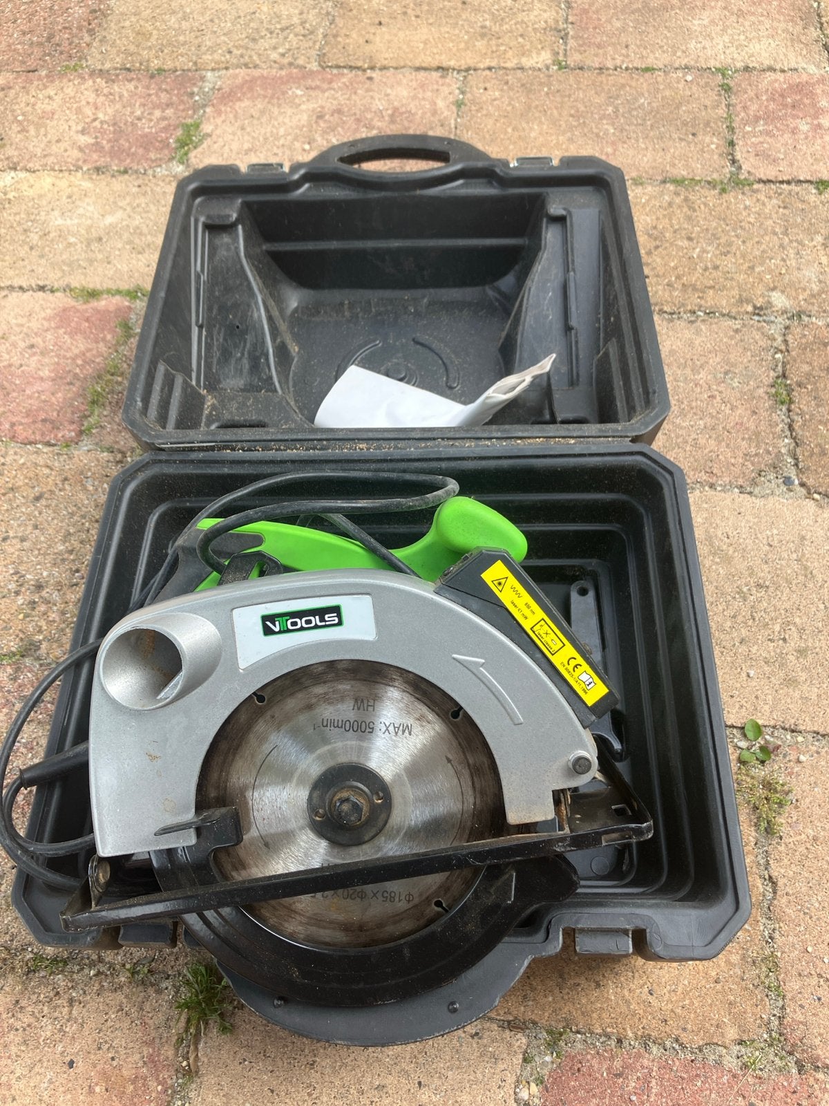 Vtools Handcirkelzaag 230V in koffer - 1300W, Ophalen, Gebruikt, Cirkelzaag, 30 tot 70 mm