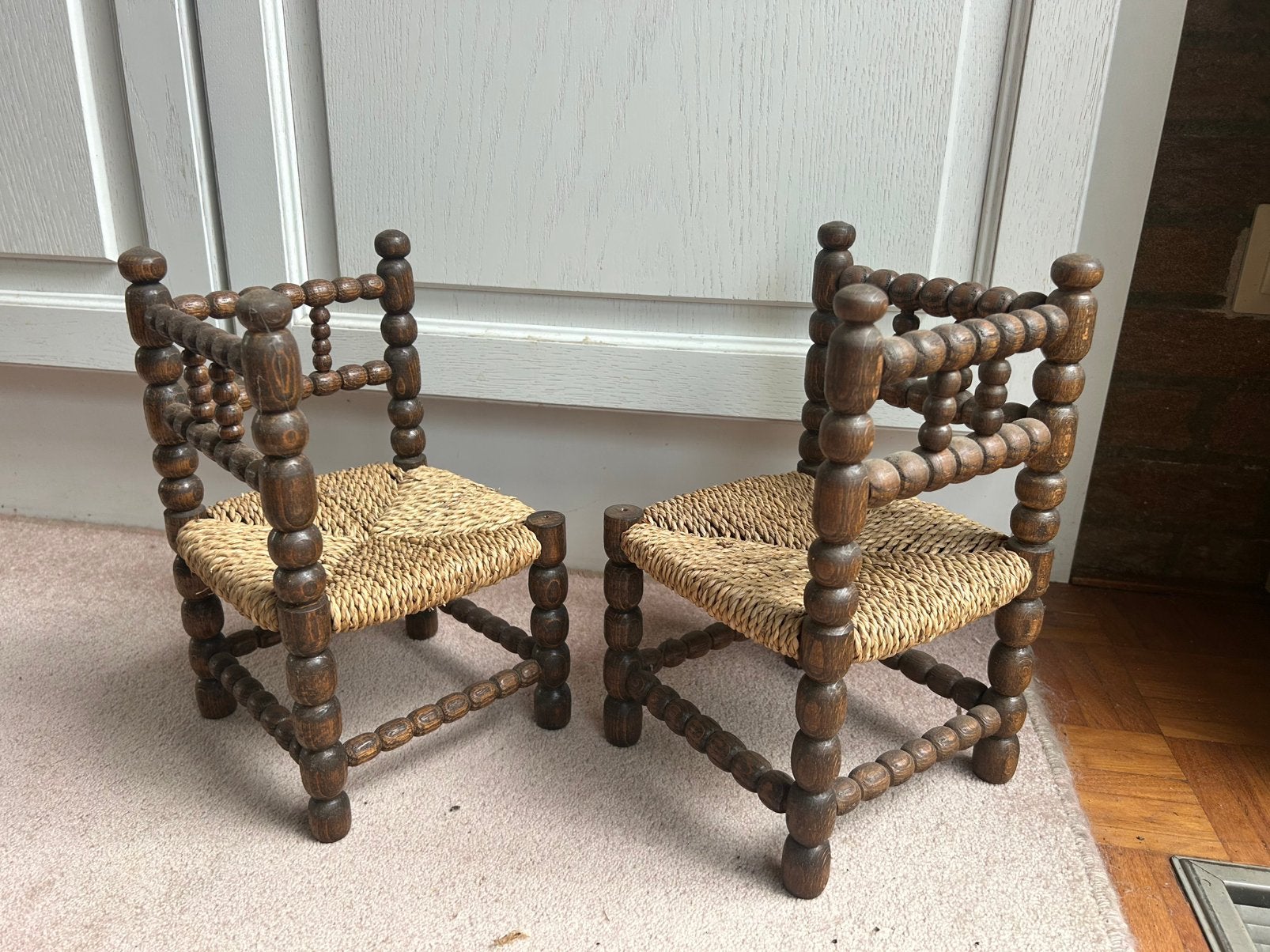 Twee driehoek Poppenstoeltjes., Antiek en Kunst, Ophalen