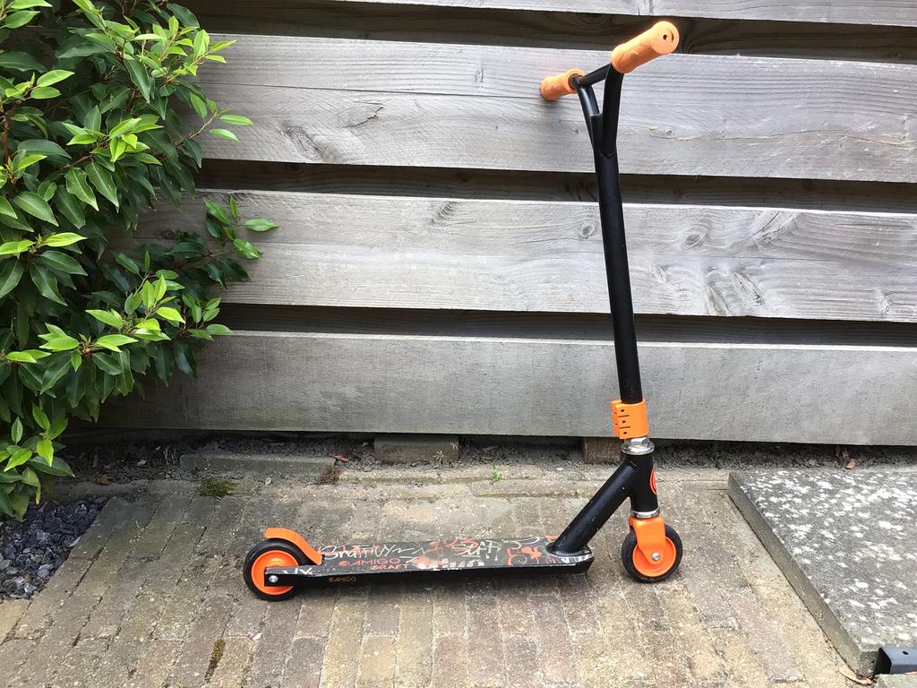 Te koop: Amigo Draft stuntstep zwart met oranje, Fietsen en Brommers, Steps, Ophalen of Verzenden, Gebruikt, Overige typen