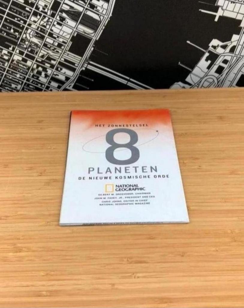 National Geographic 2006 Het Zonnestelsel: 8 Planeten, Ophalen of Verzenden, A1 t/m A3, Dier of Natuur, Rechthoekig Staand