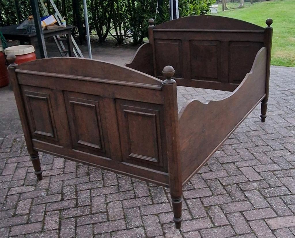 Oud grenen twijfelaar bed 180x120 cm met houten bodem, Ophalen