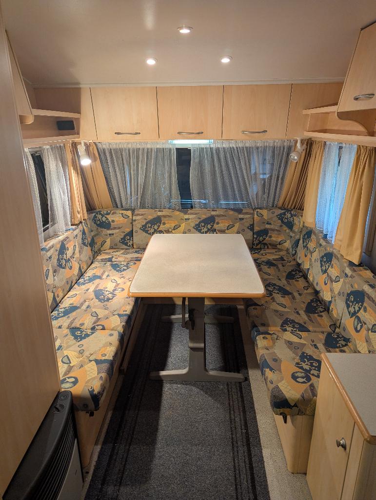 gebruikte caravan, Caravans en Kamperen, Rondzit, Omvormbare zithoek, Particulier, Beyerland