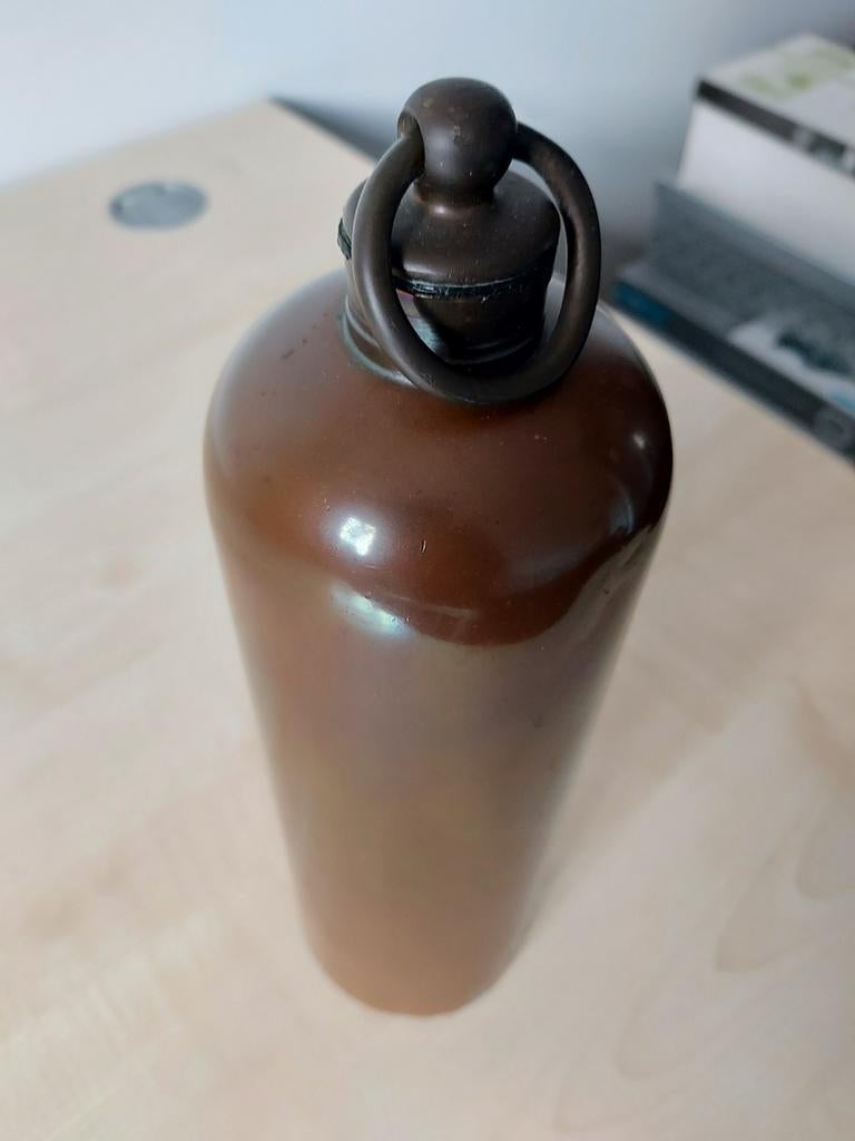 Antieke koperen kruik/fles met ring - Bruin, Antiek en Kunst, Ophalen of Verzenden