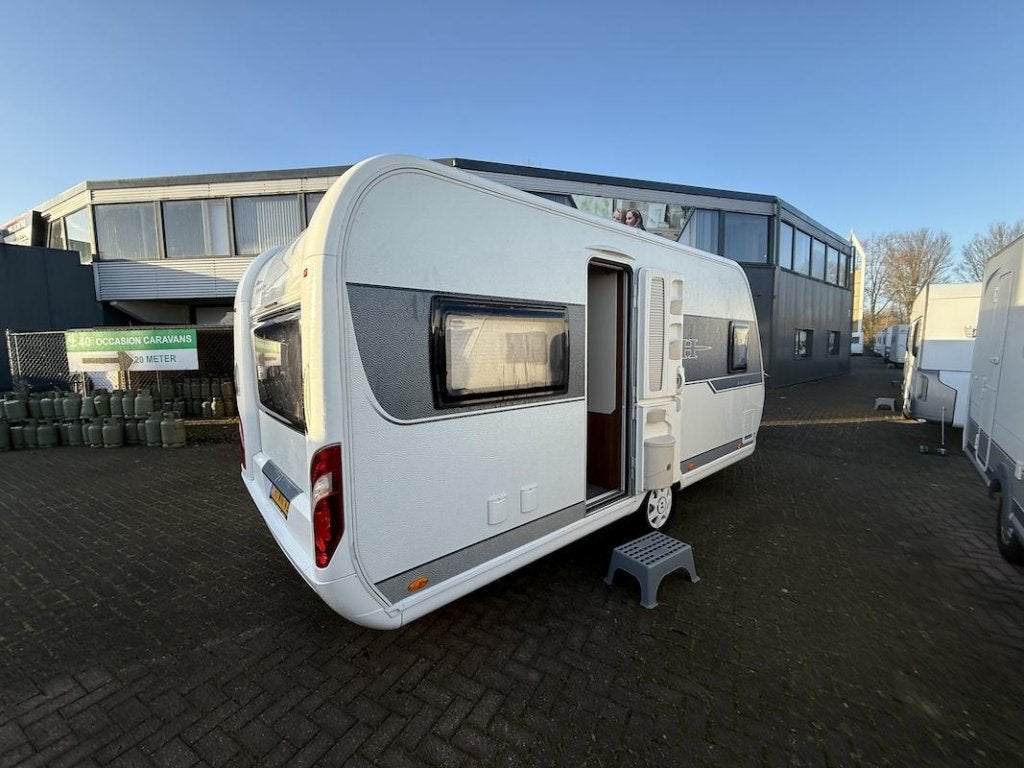 Hobby Excellent 460 UFE Netjes en met fietsenrek, Schokbreker, Rondzit, Hobby, Bedrijf