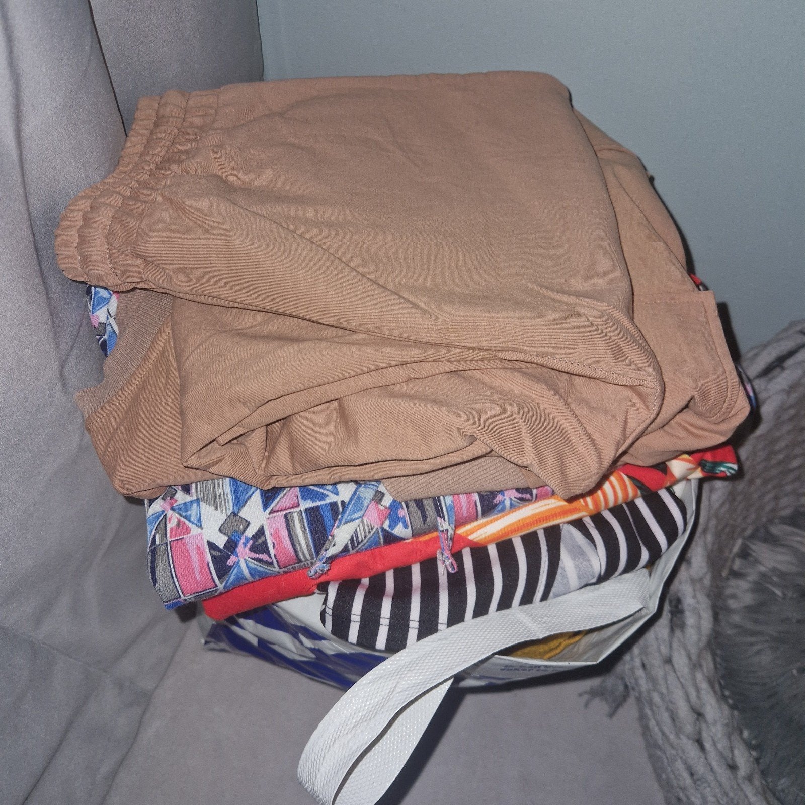 Tas met diverse kledingstukken - waarde 380 euro, Kleding | Dames, Overige Dameskleding, Ophalen of Verzenden, Zo goed als nieuw