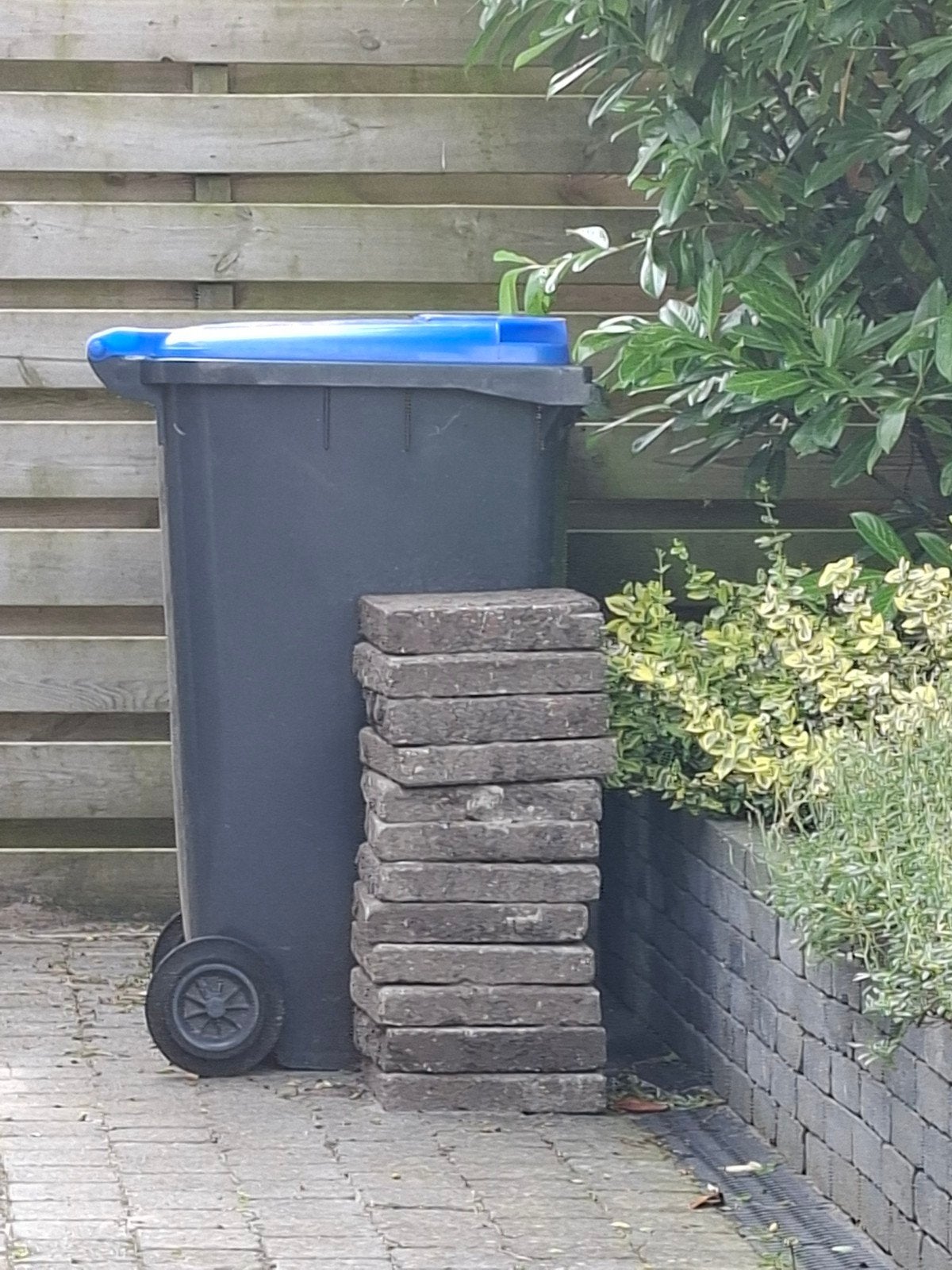 Standaard grijze terrastegels, Ophalen, Gebruikt, Minder dan 5 m², Beton