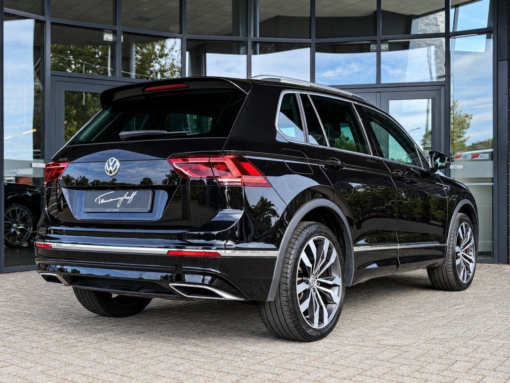 Volkswagen TIGUAN 2.0 TSI 225PK - 4MOTION R-LINE LEDER - PAN, Auto's, Gebruikt, Euro 6, 4 cilinders, 1984 cc