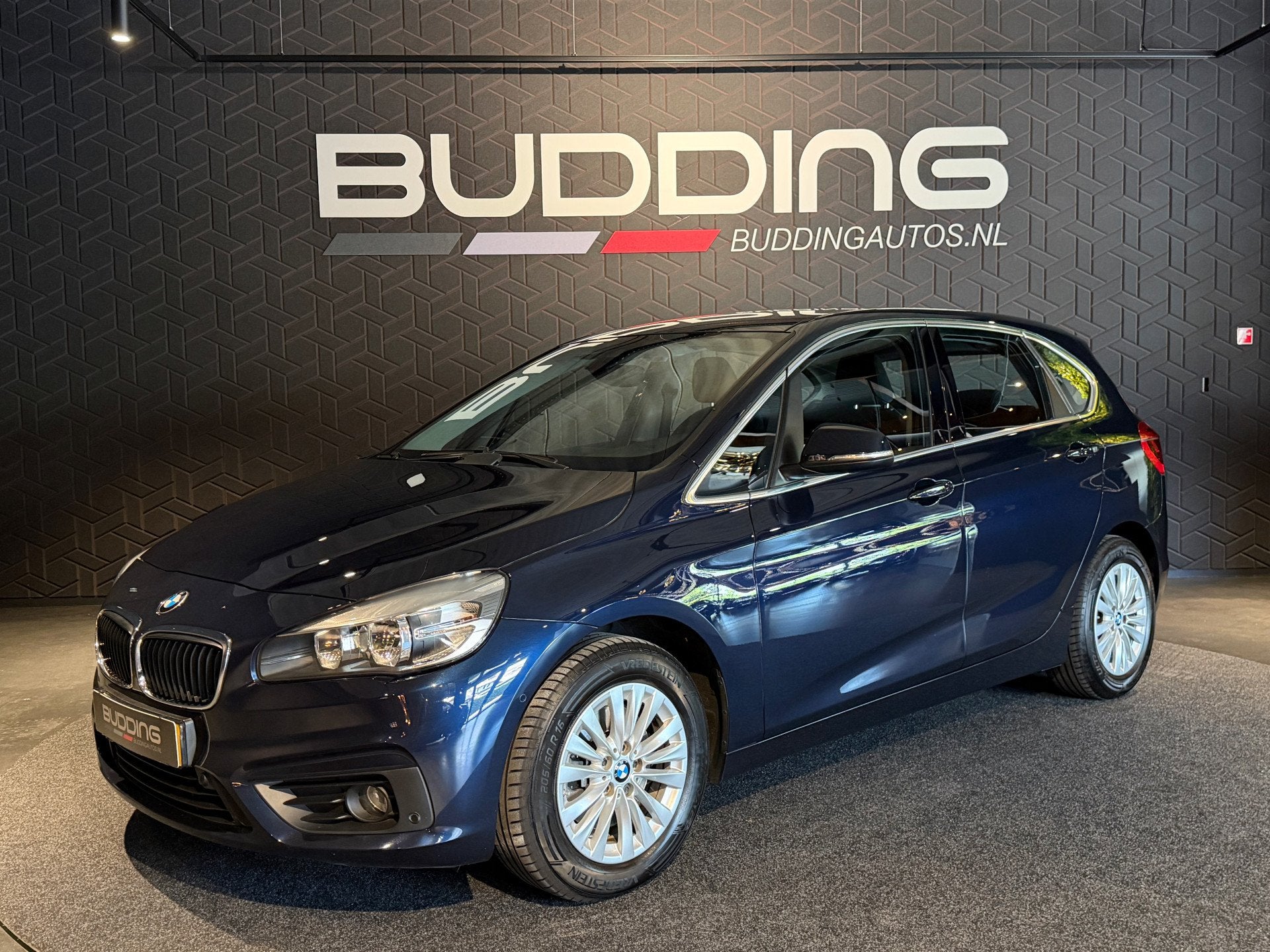 BMW 2 Serie Active Tourer 220i Essential | Trekhaak | PDC, Auto's, 1998 cc, 730 kg, Gebruikt, Euro 6