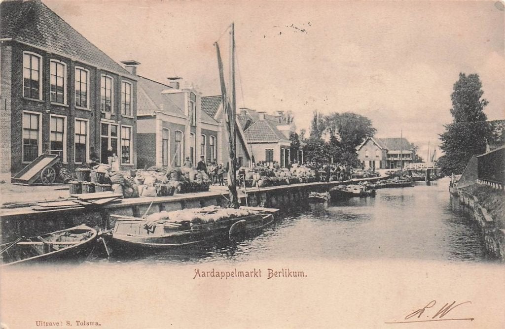 703-044-035 Aardappelmarkt Berlikum, Verzenden, Voor 1920, Friesland