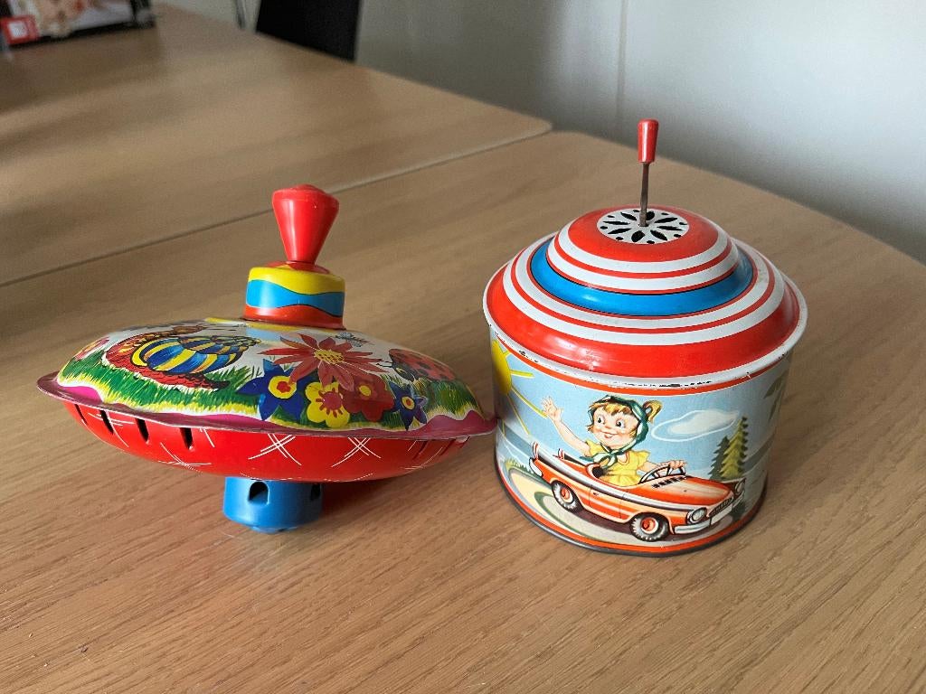 Vintage blikken tol en muziekdoos, Ophalen of Verzenden