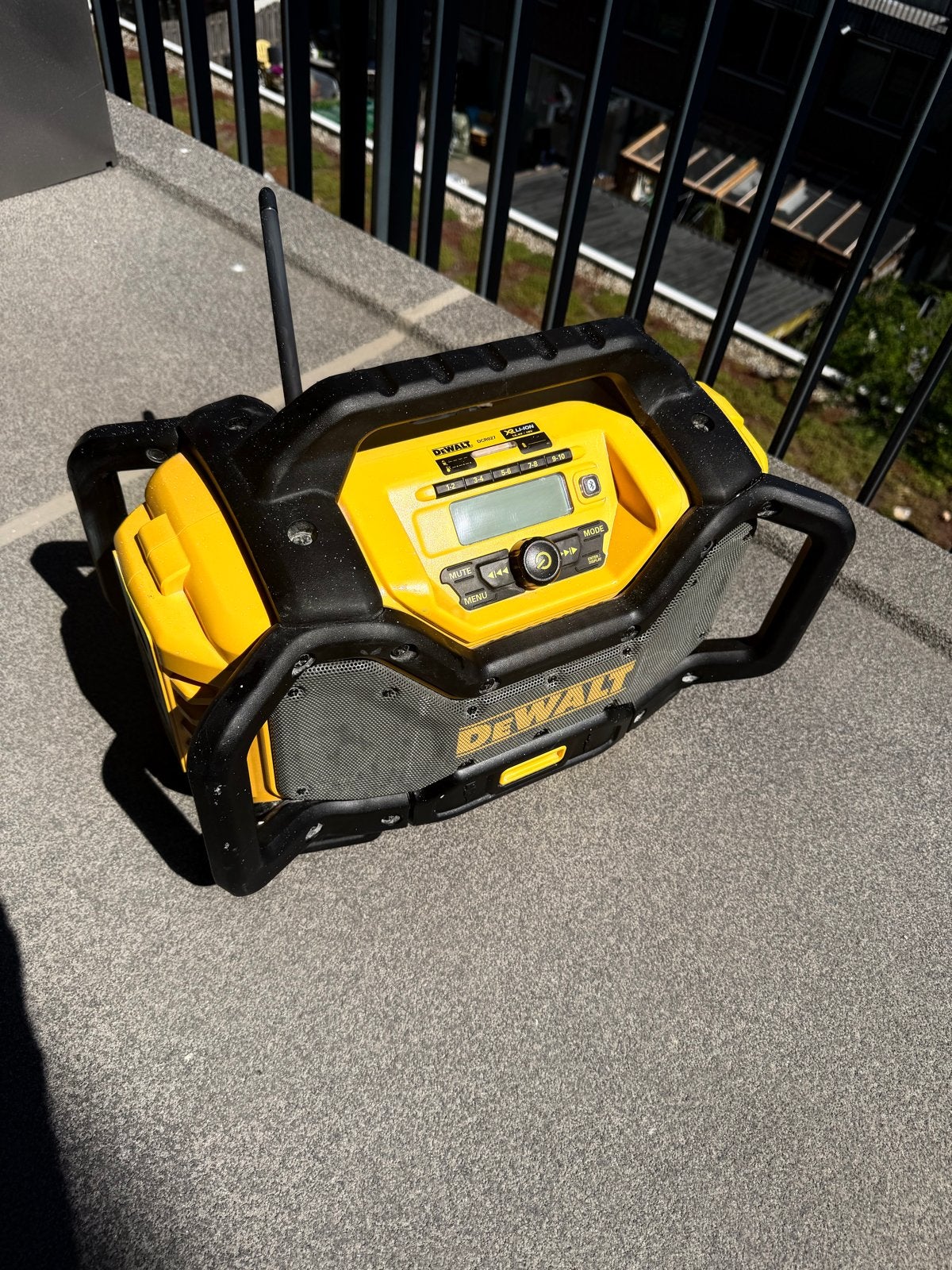 DeWalt DCR027 Bouwradio - Robuust en Draagbaar, Ophalen of Verzenden, Gebruikt