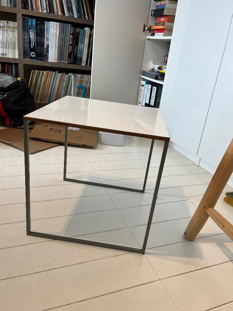 Bijzettafel - lijkt op Fornica vierkant 40cmx40cmx41cm, Huis en Inrichting, Tafels | Bijzettafels, Minder dan 55 cm, Gebruikt