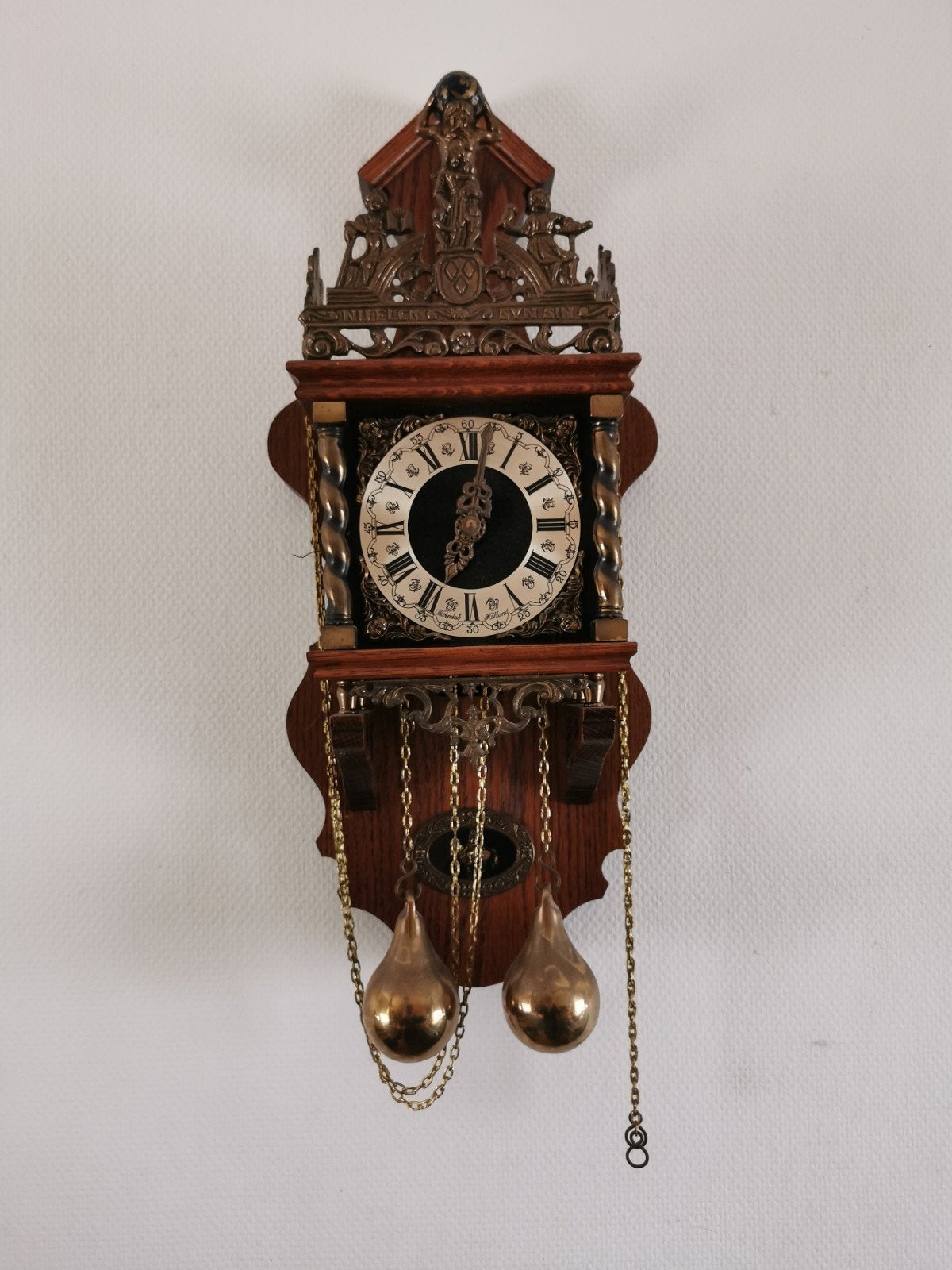 Antieke Wandklok met Bronzen Ornamenten, Ophalen of Verzenden