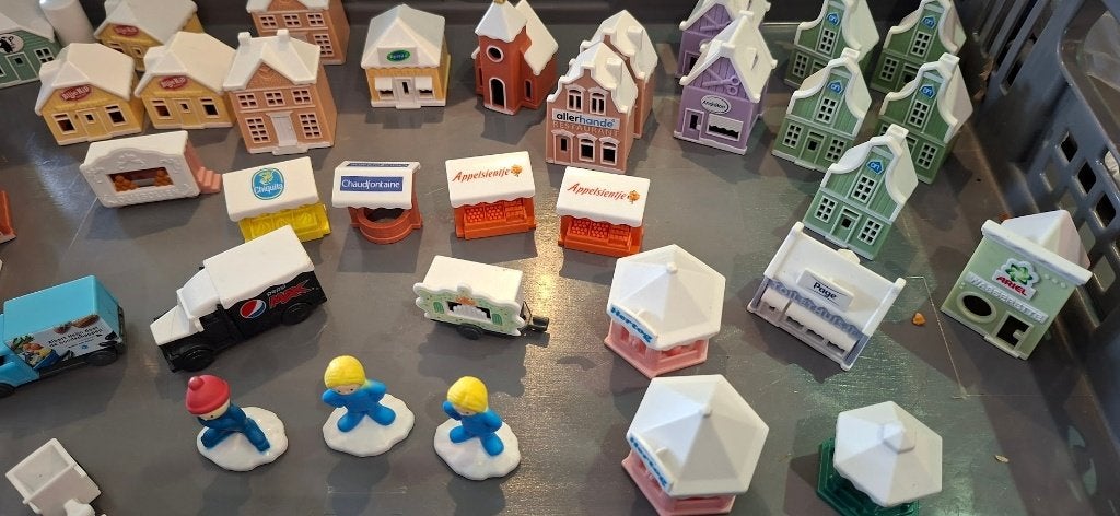 AH huisjes, poppetjes, auto's en etc. voor een Kerstdorp, Ophalen of Verzenden, Zo goed als nieuw