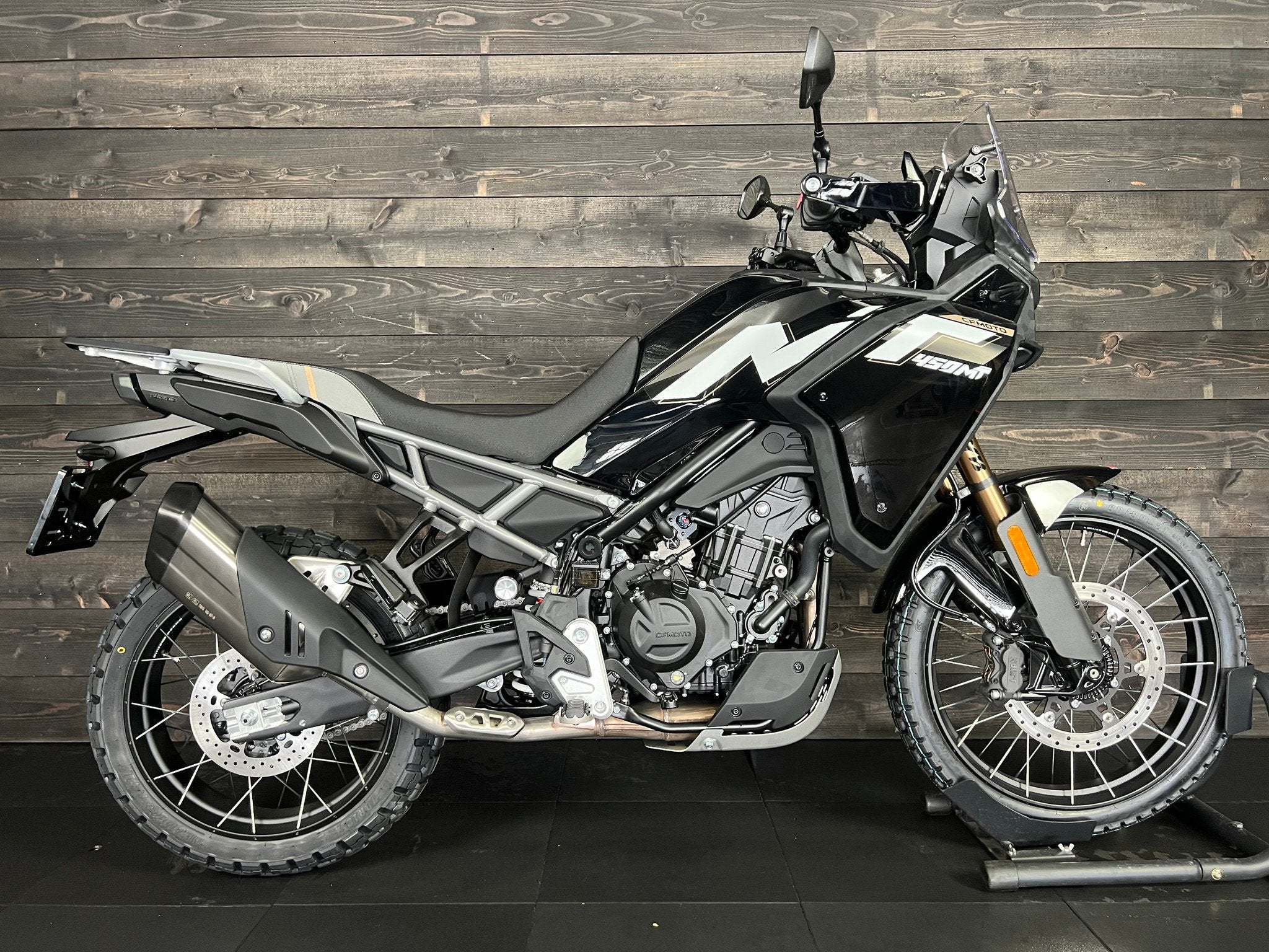 CFMOTO 450MT BLACK (OOK ALS RALLY) (bj 2026), Motoren, 450 cc, Bedrijf, Toermotor, 12 t/m 35 kW