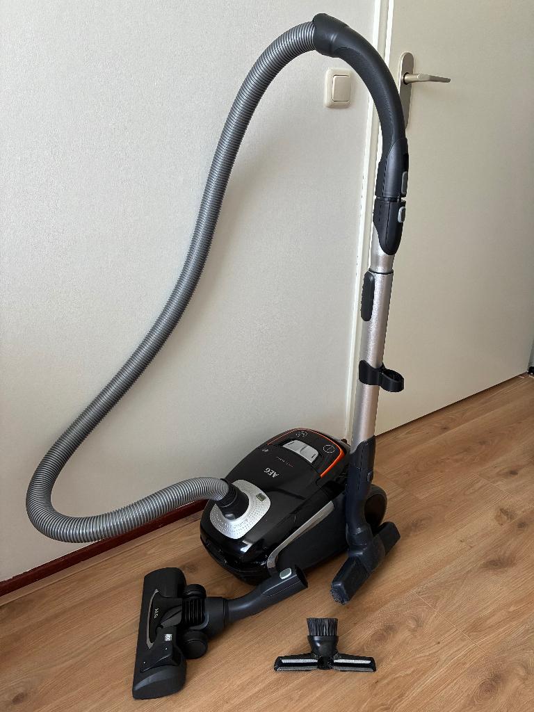 AEG Stofzuiger, Witgoed en Apparatuur, Stofzuigers, Stofzuiger, Zo goed als nieuw, Minder dan 1200 watt, Ophalen