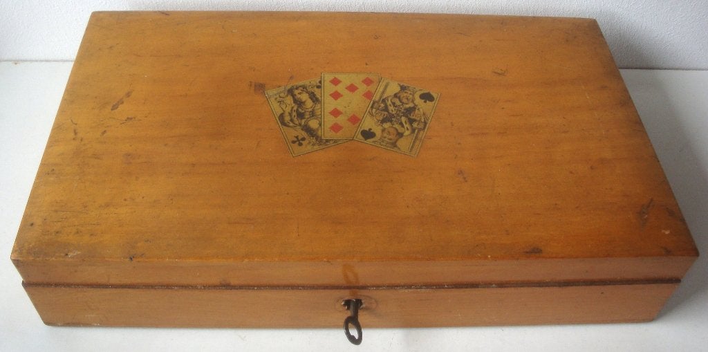 Houten kist en vier kleinere met 125 fiches met harten, ruit, Ophalen of Verzenden