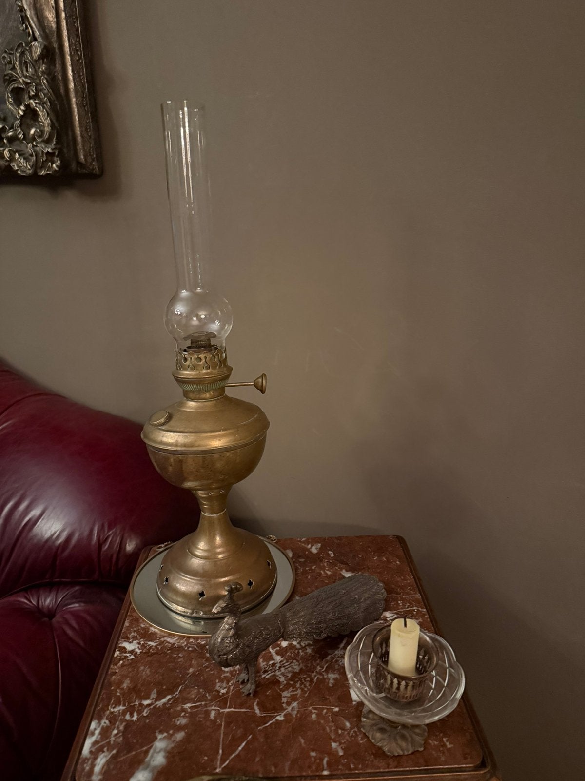 Prachtige koperen sier olielamp met mooi gevormde glazen kap, Ophalen of Verzenden
