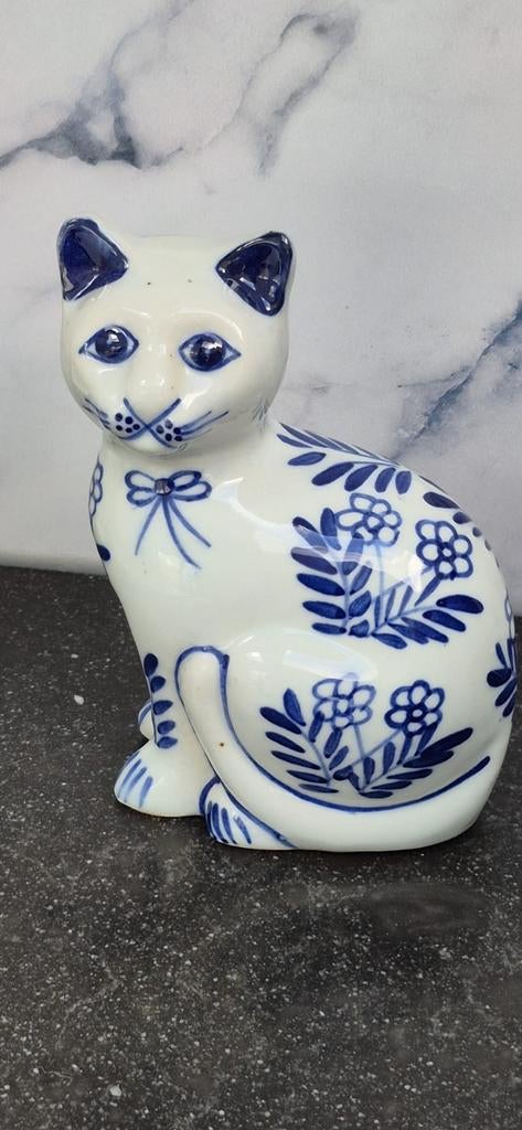 Delfts blauw poesje - decoratief beeldje, Ophalen of Verzenden, Gebruikt, Hond of Kat, Beeldje of Figuurtje