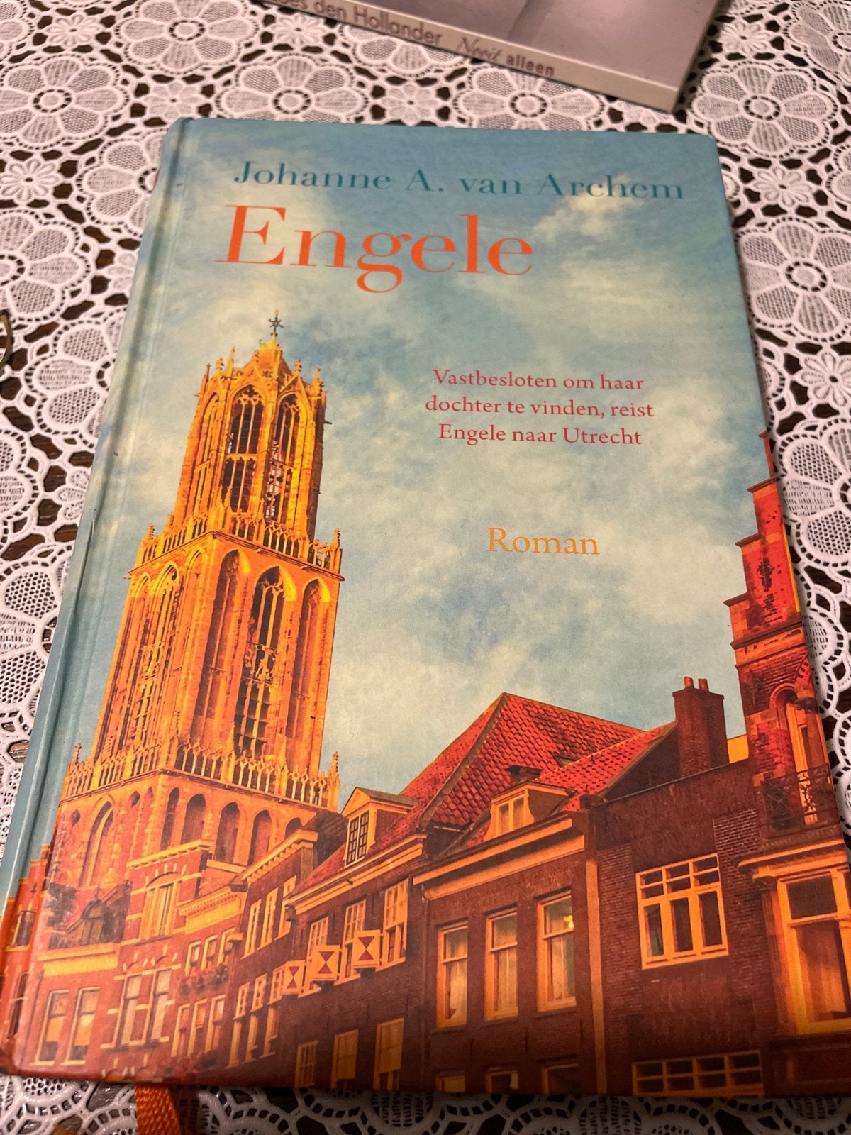 Engelen - Johanne A. van Archem - Roman over Utrecht, Ophalen of Verzenden, Zo goed als nieuw, Nederland