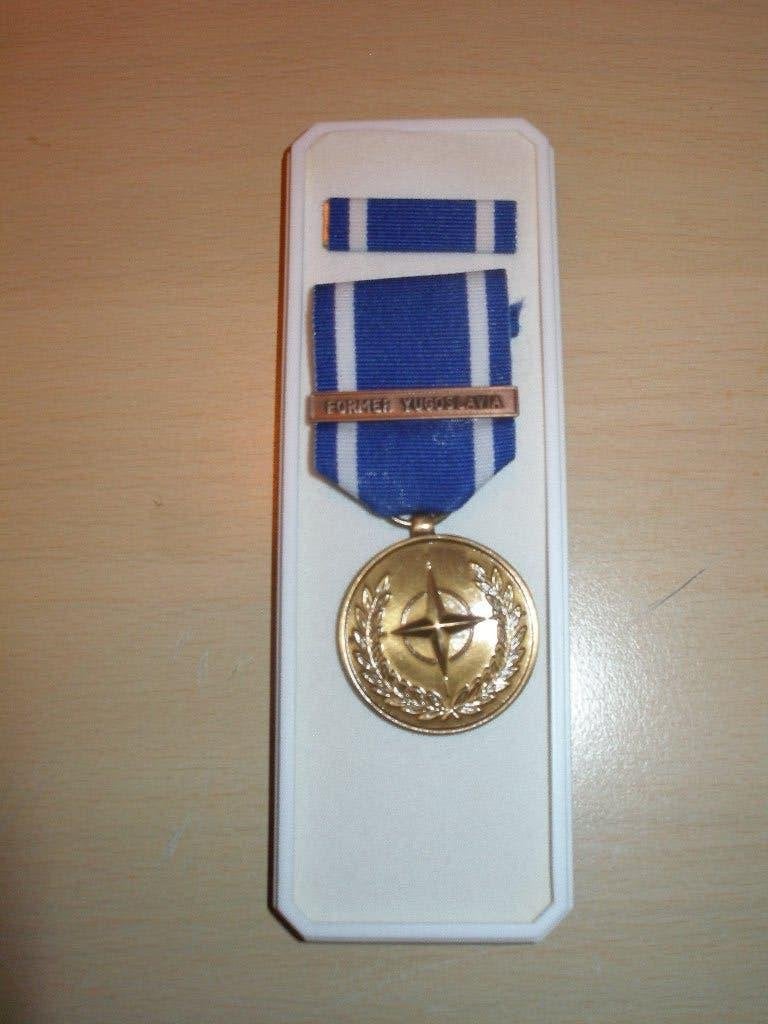Medaille former Yugoslavia, Ophalen of Verzenden, Landmacht, Nederland, Lintje, Medaille of Wings
