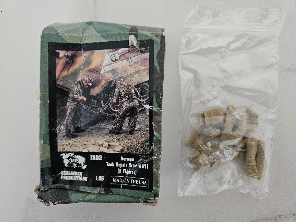 Verlinden German Tank Repair crew 2 figures 1/35, Ophalen of Verzenden, Zo goed als nieuw, 1:35 tot 1:50, Figuur of Figuren