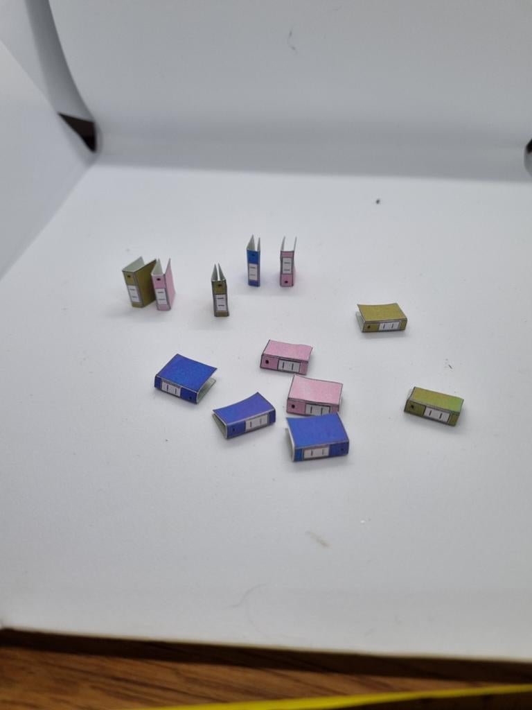 6 ordners voor het kantoor in je poppenhuis, Ophalen of Verzenden, Poppenhuis