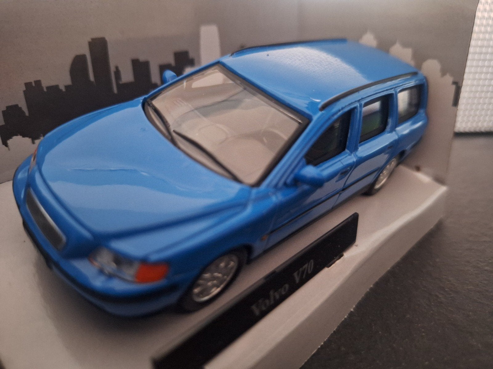 Volvo V70 2008 Schaal 1:43, Hobby en Vrije tijd, Modelauto's | 1:43, Overige merken, Auto, Nieuw, Cararama