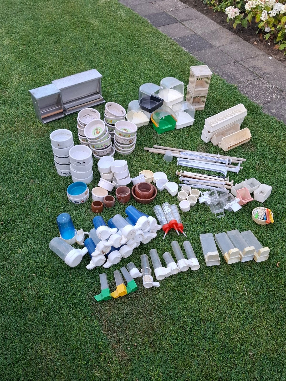 Diverse vogelspullen,bakjes,drinkflesjes,voersilo,s enz., Ophalen, Overige materialen, Vogelkooi