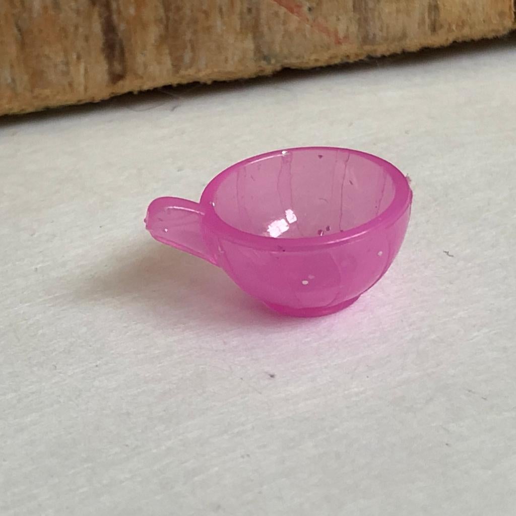 Paarse theekop voor Barbie, Kinderen en Baby's, Speelgoed | Poppenhuizen, Ophalen of Verzenden, Zo goed als nieuw, Toebehoren