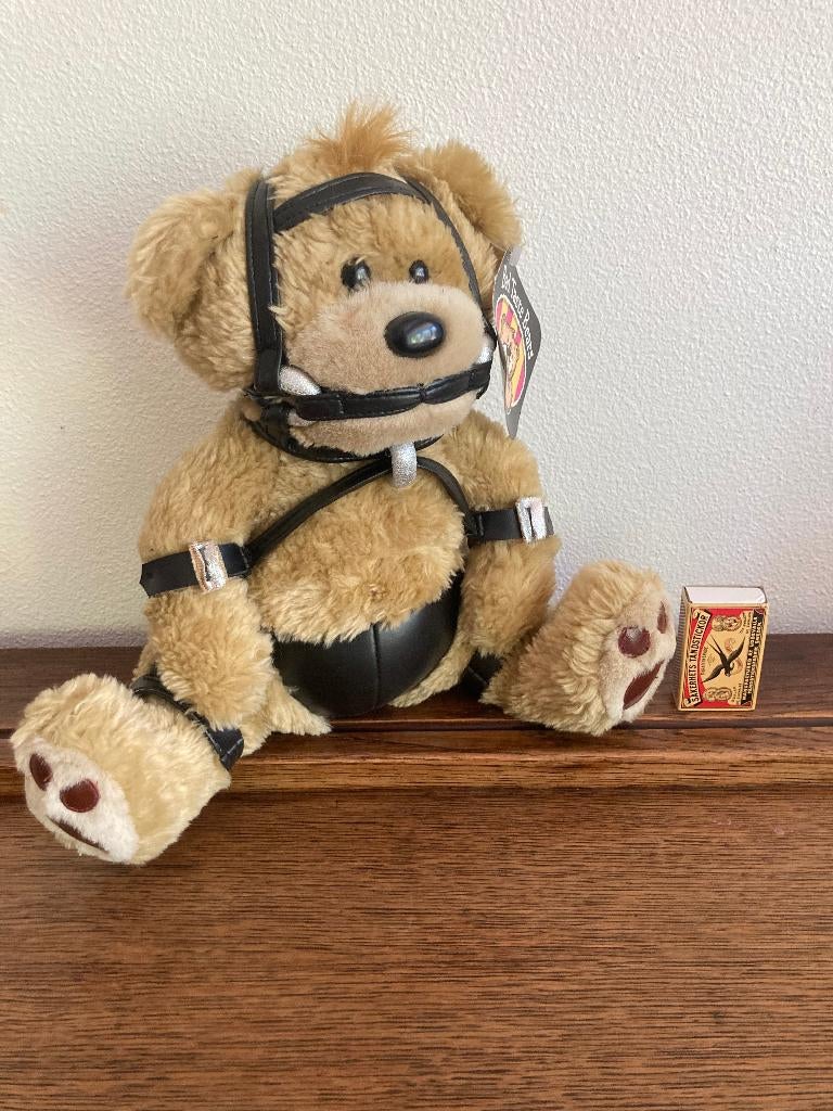 Zacht furry bondage beertje stoute beer rare teddybeer lief, Verzamelen, Ophalen of Verzenden, Zo goed als nieuw, Stoffen beer