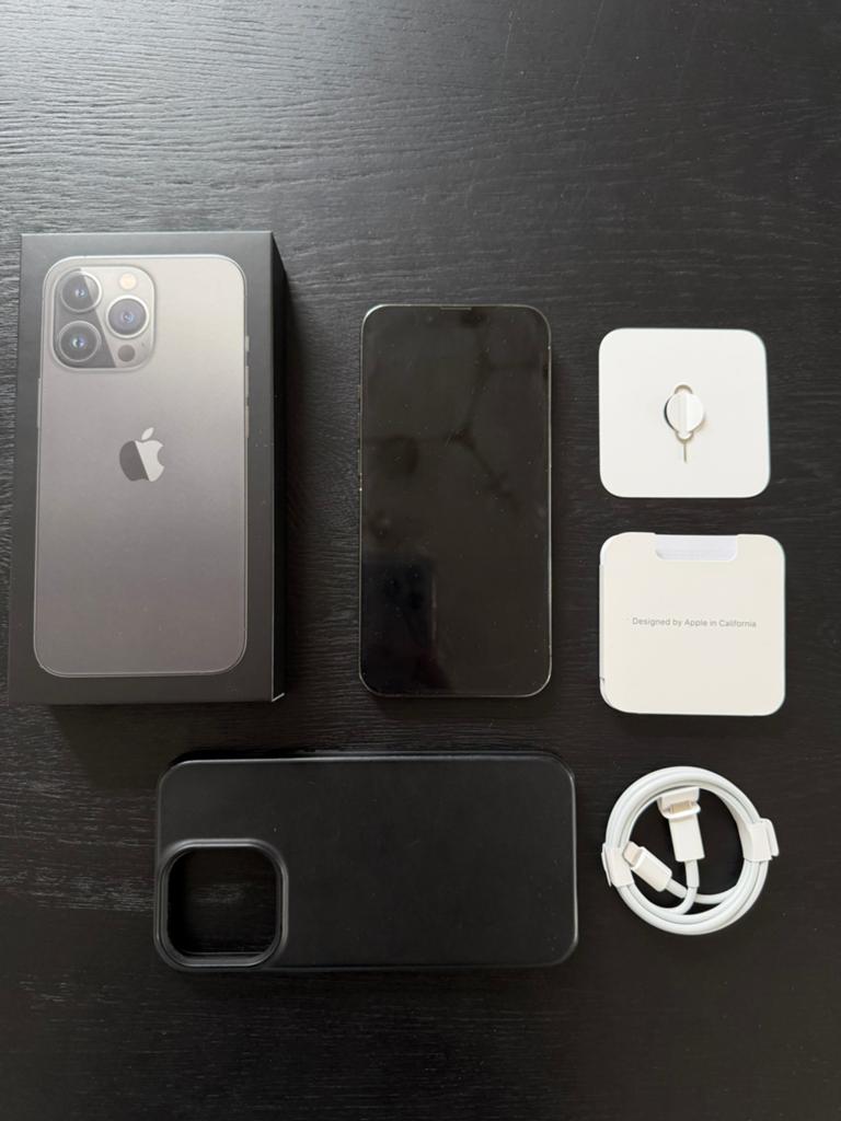 Apple iPhone 13 Pro inclusief hoesje en oplader, Ophalen of Verzenden, Zo goed als nieuw, 256 GB, IPhone 13 Pro