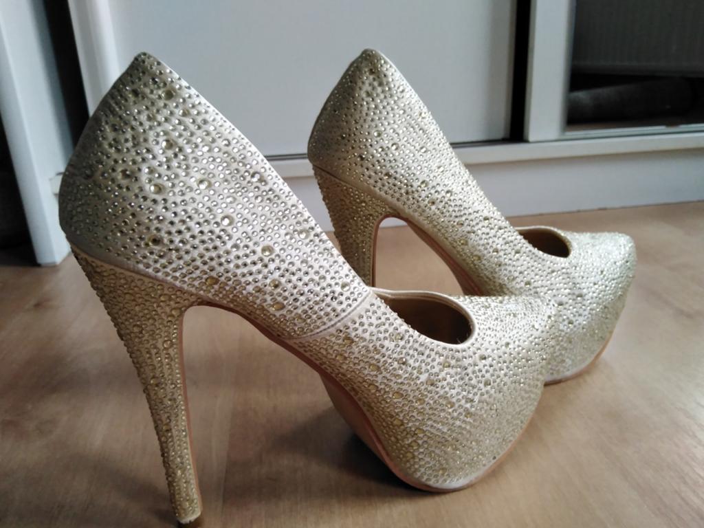 Champagne kleur pumps met strass, Pumps, Beige, Ophalen of Verzenden, Zo goed als nieuw
