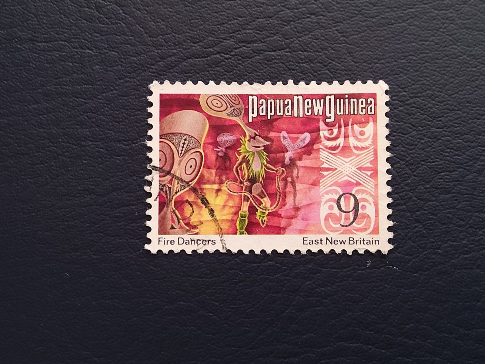 Postzegel Papoea-Nieuw-Guinea - Fire Dancers, Postzegels en Munten, Ophalen of Verzenden
