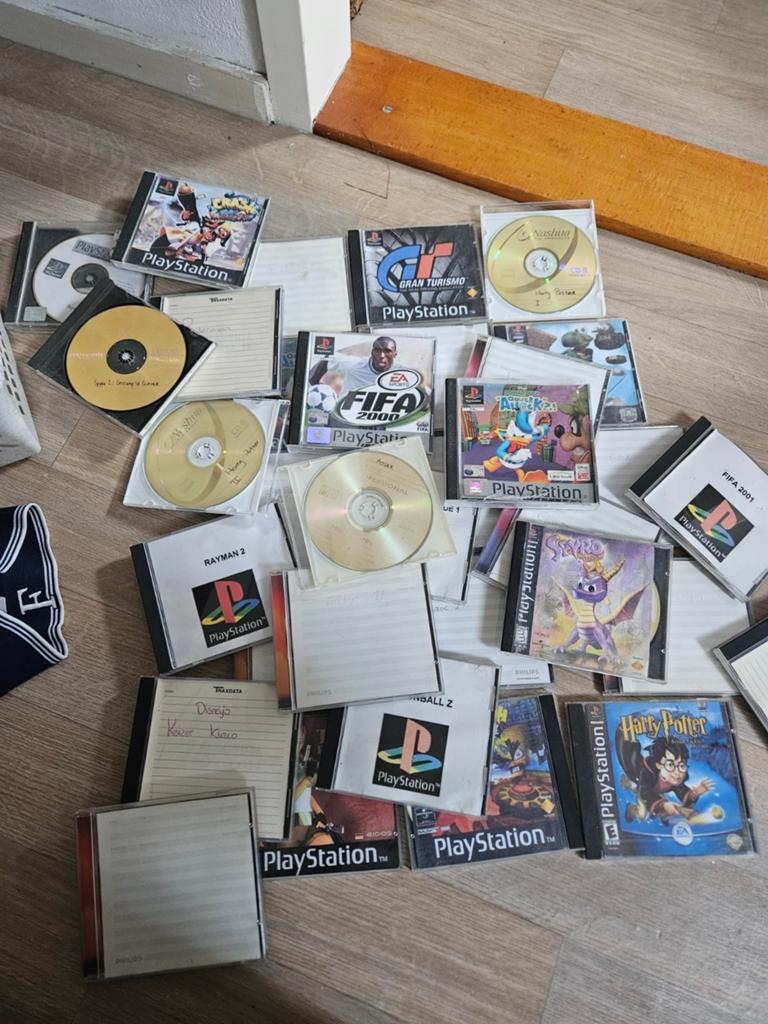 PlayStation 1 console met 2 controllers en 15+ games, Spelcomputers en Games, Games | Sony PlayStation 1, Gebruikt, Overige genres