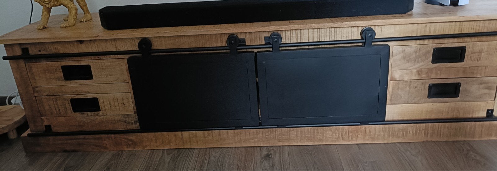Mangohouten tv meubel Lotte. 2.5 jaar oud. Ophalen uit Leens, Huis en Inrichting, Kasten | Televisiemeubels, Gebruikt, 200 cm of meer