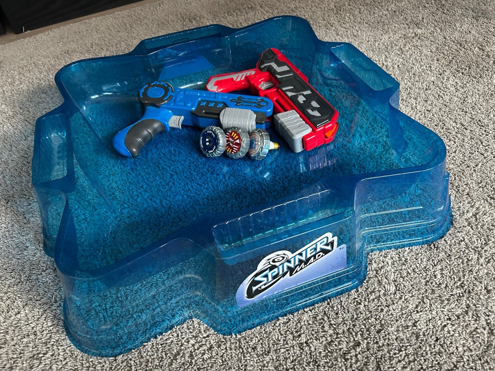 Spinner pistolen set met arena en 3 tollen (1 met licht), Ophalen, Gebruikt, Jongen of Meisje