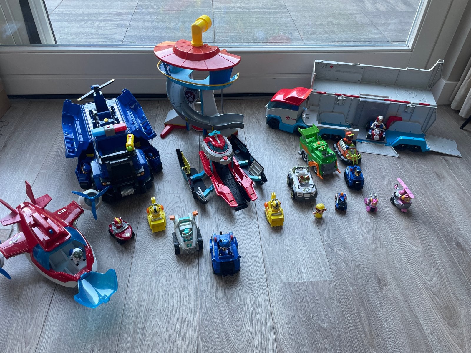 Grote Paw Patrol speelgoedset met voertuigen en toren, Ophalen, Gebruikt