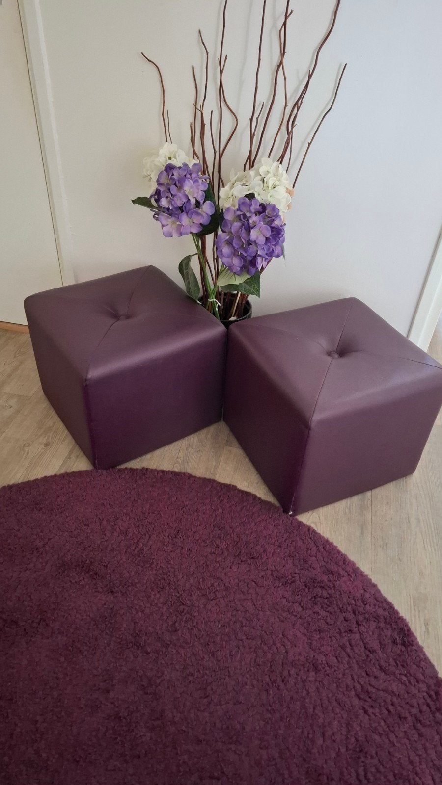 IKEA rond tapijt met 2 paarse poefen, Ophalen, Gebruikt, Rond, Modern, Gezellig