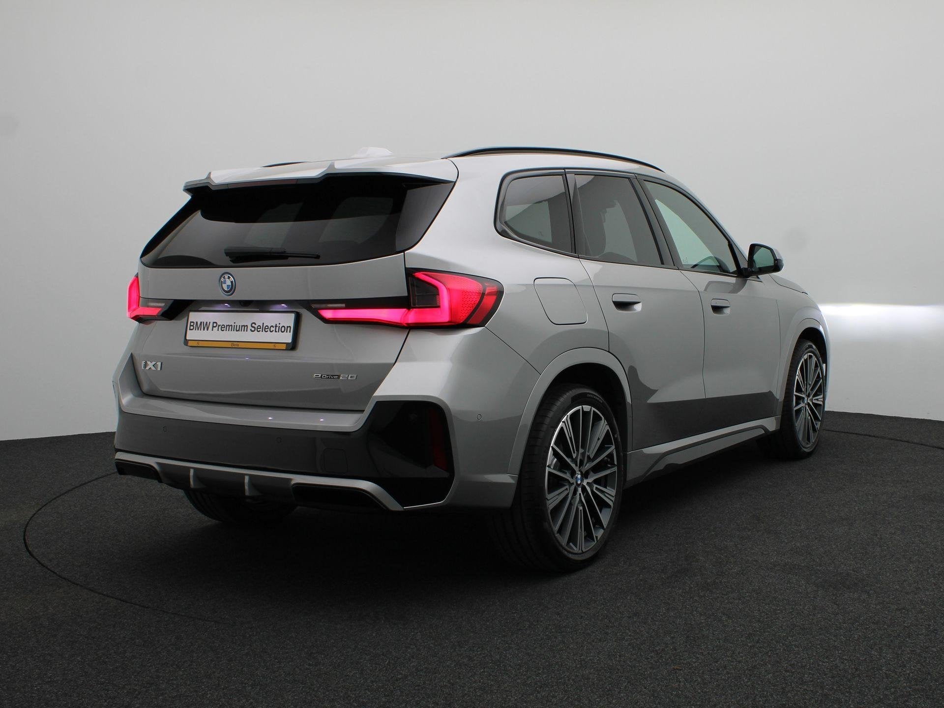 BMW iX1 eDrive20 M Sport Edition | Premium Pack | Comfort Pa, Auto's, 514 km, Met garantie (alle), 204 pk, SUV of Terreinwagen