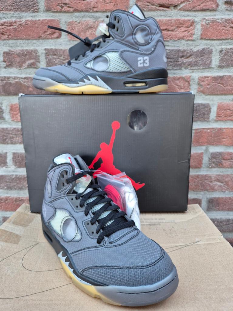 JORDAN 5 RETRO x OFF WHITE "MUSLIN" (2020) - maat 43 - nieuw, Kleding | Heren, Schoenen, Zwart, Nieuw, Ophalen of Verzenden, Sneakers of Gympen