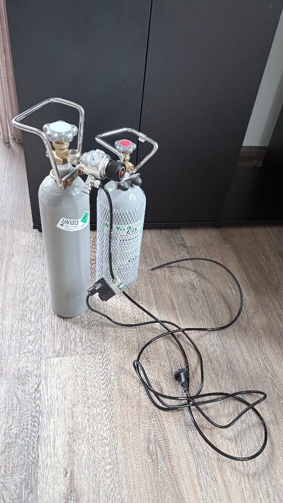 CO₂-set Aquarium – 2 Gasflessen/Drukregelaar/Magneetventiel, Dieren en Toebehoren, Vissen | Aquaria en Toebehoren, Ophalen, Gebruikt