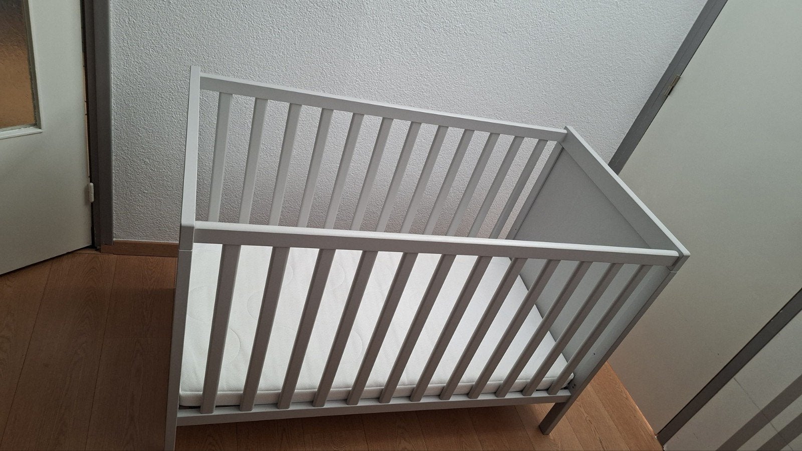Lichtgrijs ledikant inclusief foammatras, Ophalen, Zo goed als nieuw, Ledikant