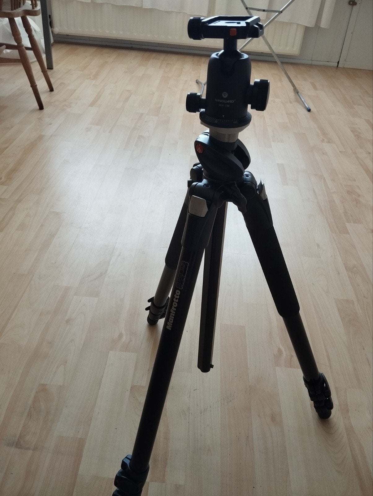Statief Manfrotto met Vanguard draaibaar balhoofd, Ophalen, Driepoot