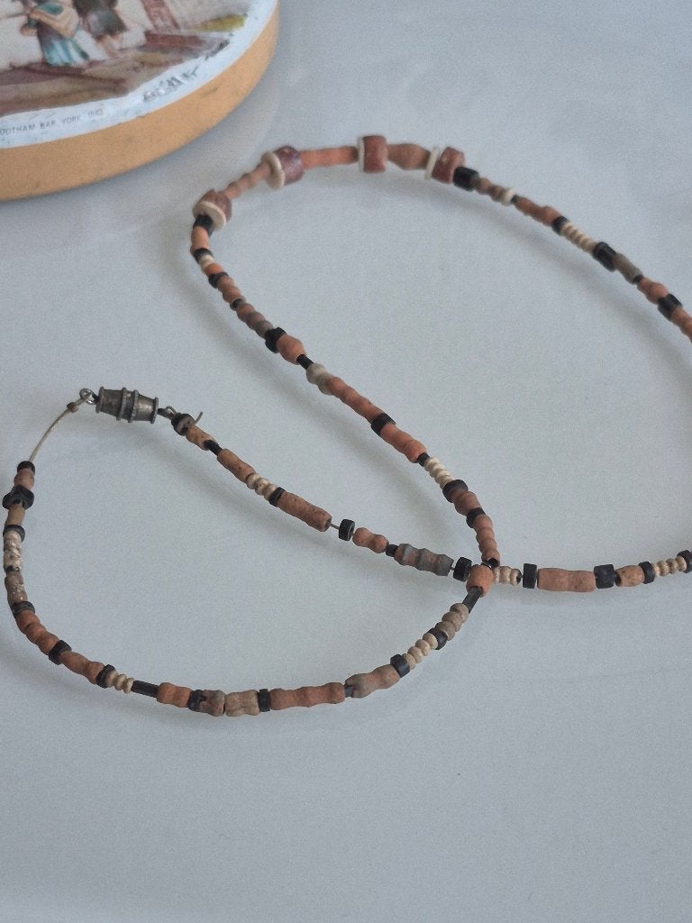 Authentieke terracotta kralenketting modern hergeregen, Sieraden, Tassen en Uiterlijk, Kettingen, Ophalen of Verzenden, Gebruikt